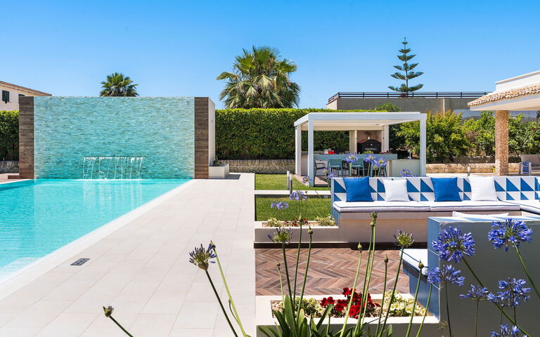 Villa Dilecta: Balkon / terras / patio, Buitenkanten, Buitenshuis, zwembad