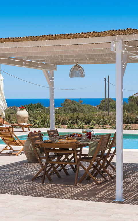 Villa Paolina: Balkon / terras / patio, Buitenkanten, Buitenshuis, zwembad