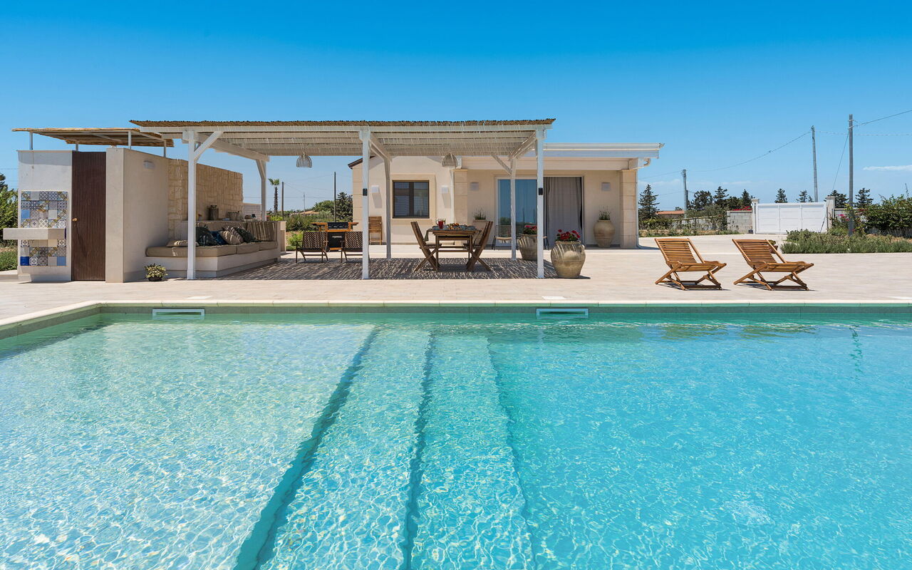 Villa Paolina: Buitenkanten, Buitenshuis, zwembad