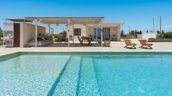 Villa Paolina: Buitenkanten, Buitenshuis, zwembad