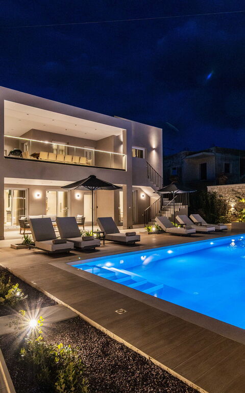 Villa Serenity: Buitenkanten, Buitenshuis, Keer bekeken, zwembad