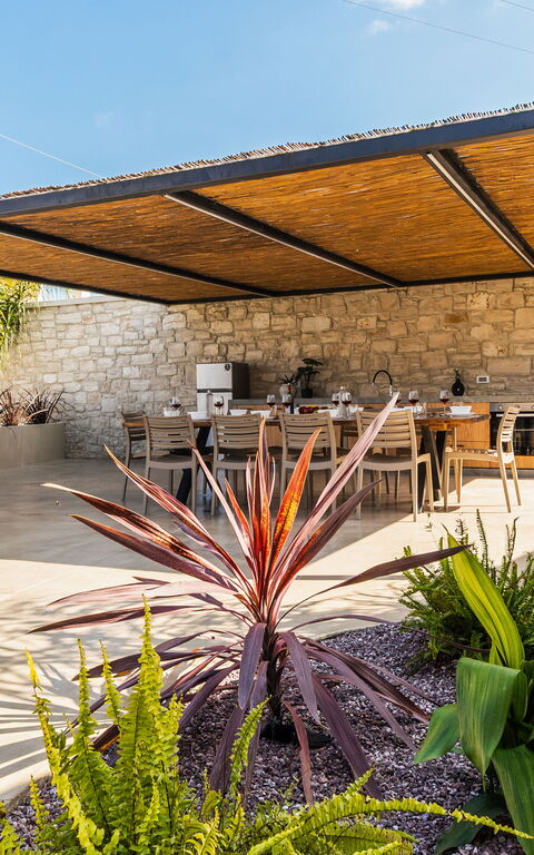 Villa Serenity: Balkon / terras / patio, Buitenshuis, Tuin