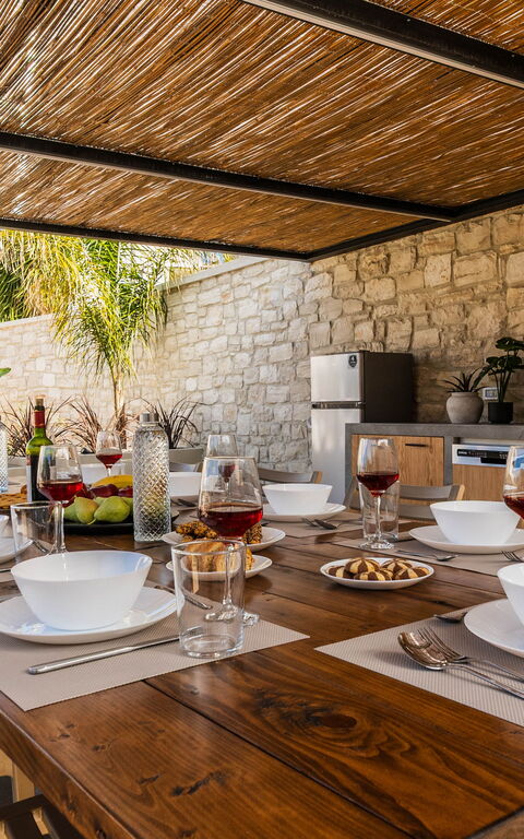 Villa Serenity: Balkon / terras / patio, Buitenshuis