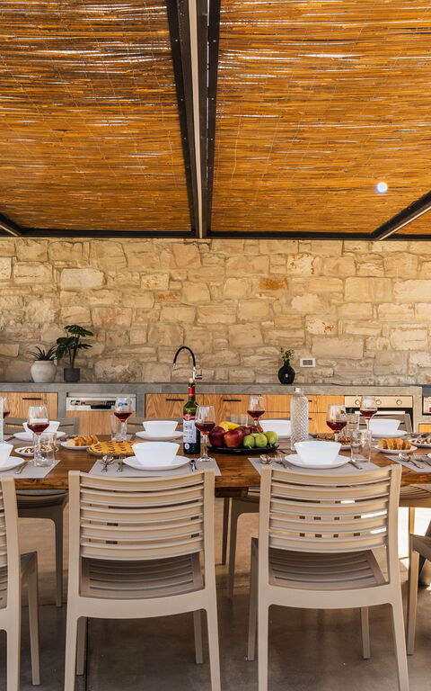 Villa Serenity: Balkon / terras / patio, Buitenshuis