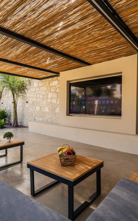 Villa Serenity: Balkon / terras / patio, Buitenshuis