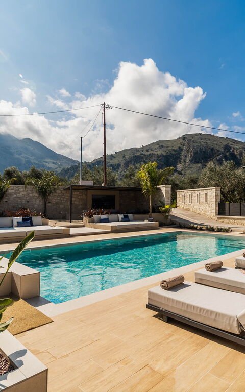 Villa Serenity: Buitenshuis, Tuin, zwembad