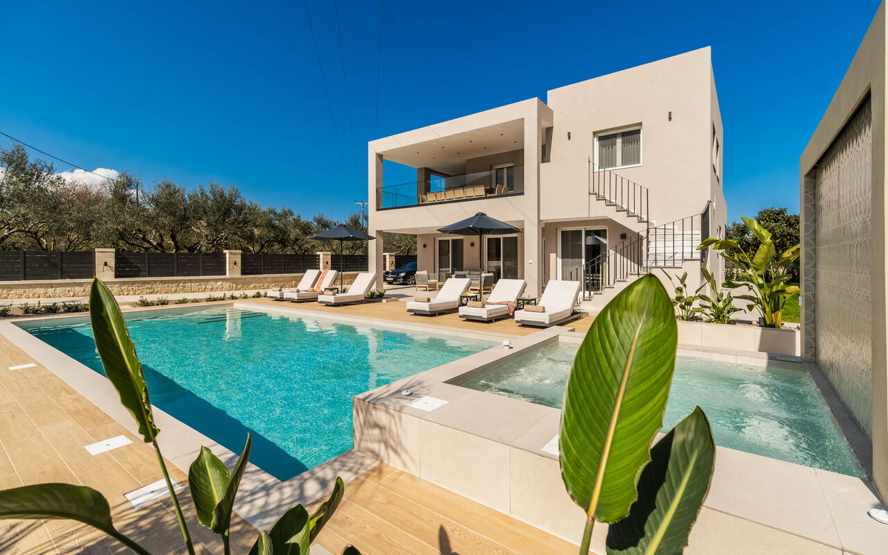 Villa Serenity: Buitenkanten, Buitenshuis, zwembad