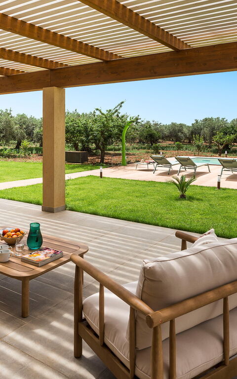 Villa Cavalè: Buitenkanten, Buitenshuis