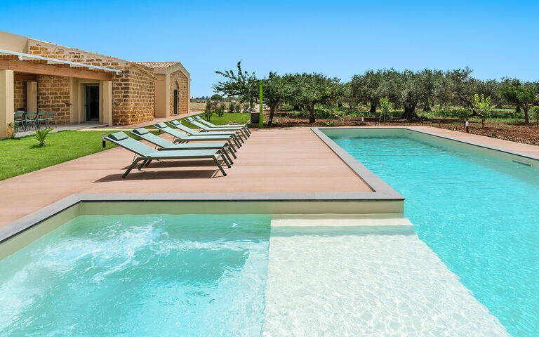 Villa Cavalè: Buitenkanten, Buitenshuis, zwembad