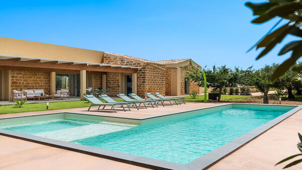 Villa Cavalè: Buitenkanten, Buitenshuis, zwembad