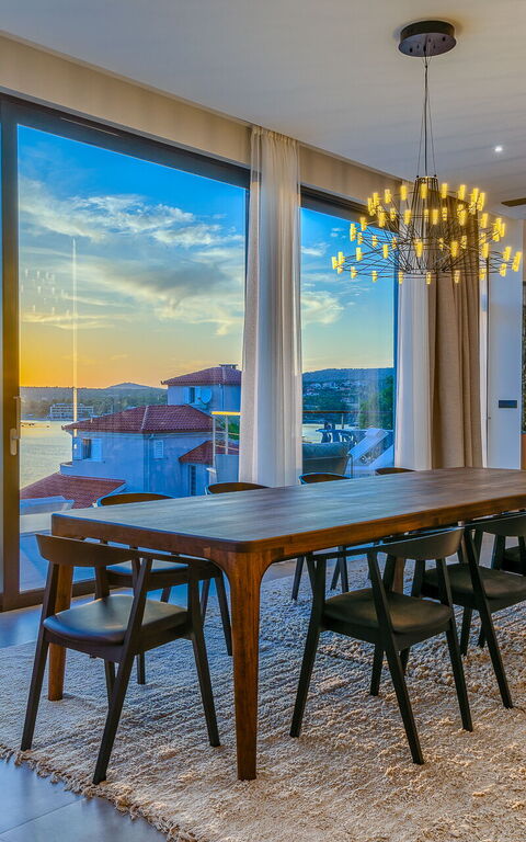 Villa Allina: Keuken, Lunchroom, Woonkamer