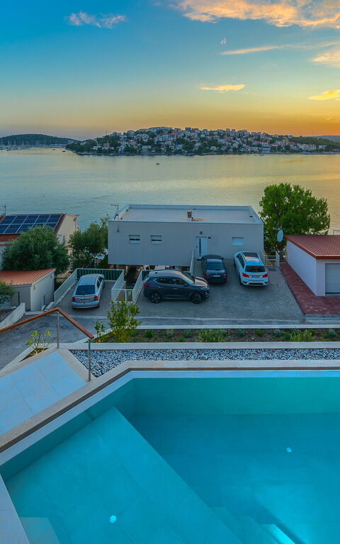 Villa Allina: Buitenkanten, Buitenshuis, Keer bekeken, zwembad