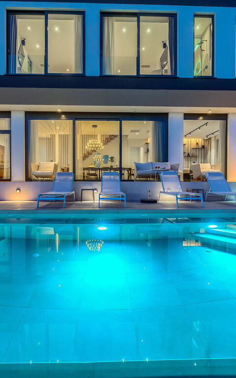 Villa Allina: Buitenkanten, Buitenshuis, zwembad