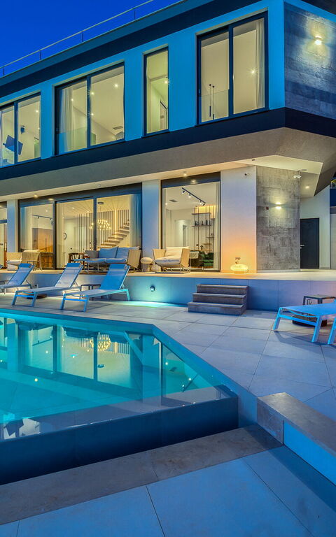 Villa Allina: Buitenkanten, Buitenshuis, zwembad