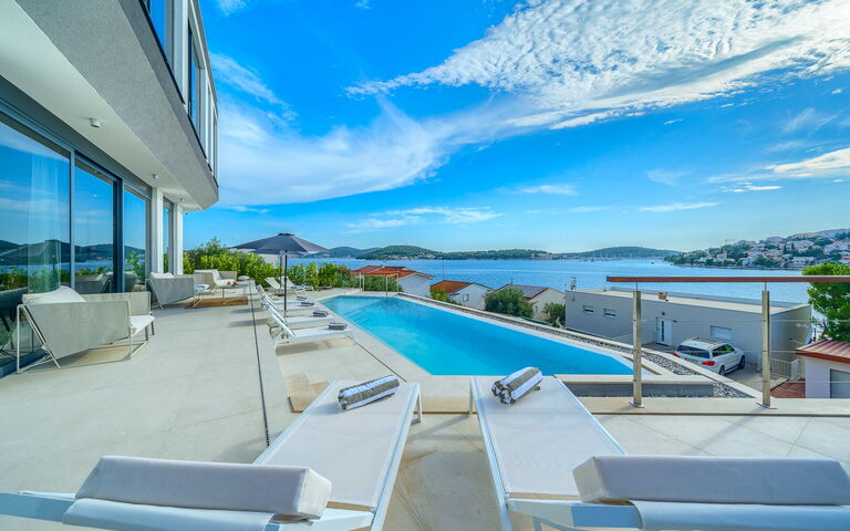 Villa Allina: Buitenkanten, Buitenshuis, Keer bekeken, zwembad