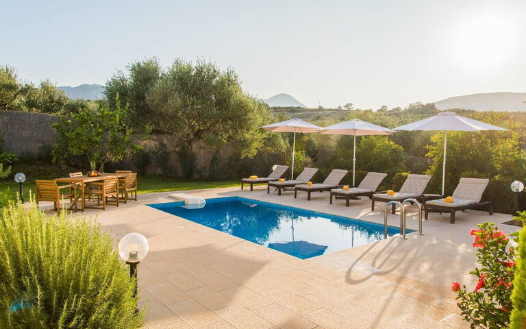 Villa Aetheria: Buitenkanten, Buitenshuis, Keer bekeken, zwembad