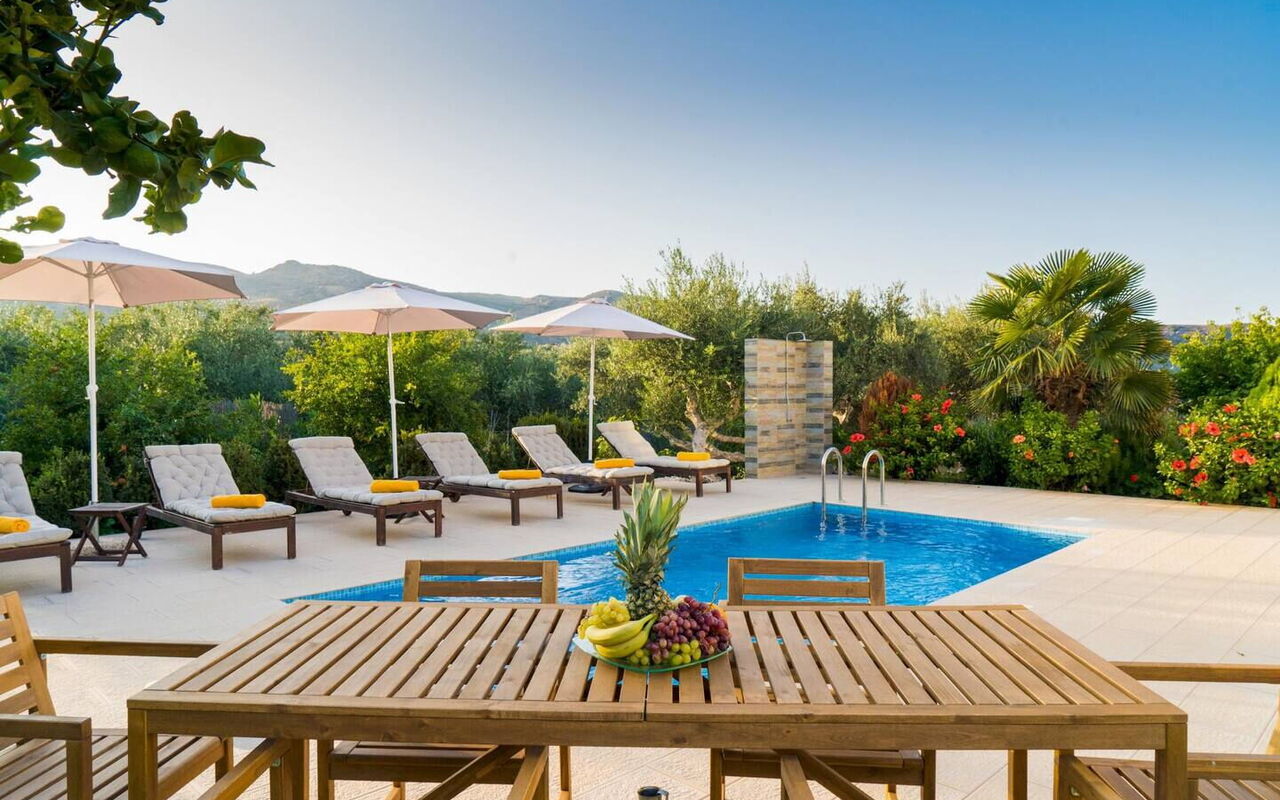 Villa Aetheria: Balkon / terras / patio, Buitenkanten, Buitenshuis, zwembad