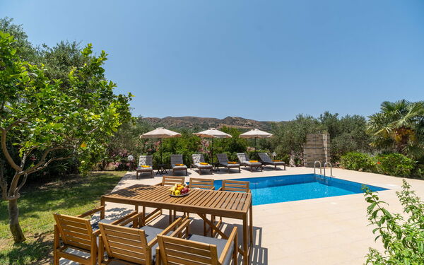 Villa Aetheria: Buitenkanten, Buitenshuis, Tuin, zwembad