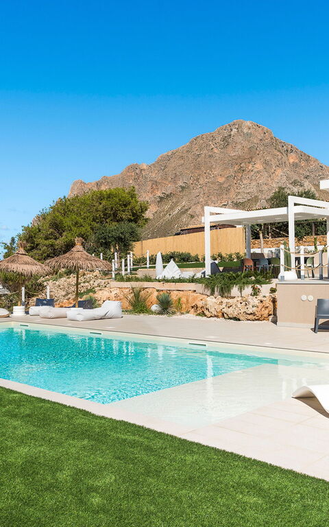 Villa Castalia: Buitenkanten, Buitenshuis, Keer bekeken, Tuin, zwembad