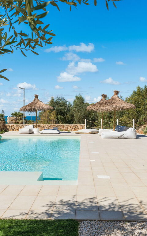 Villa Castalia: Buitenkanten, Buitenshuis, Keer bekeken, zwembad