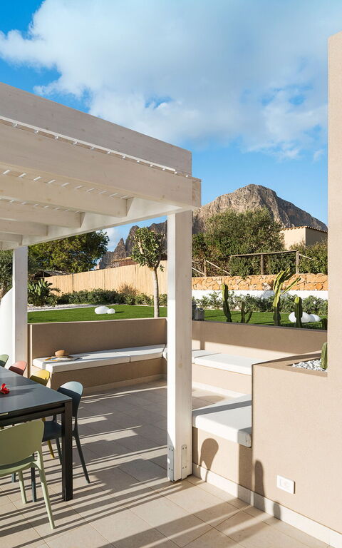 Villa Castalia: Buitenkanten, Buitenshuis