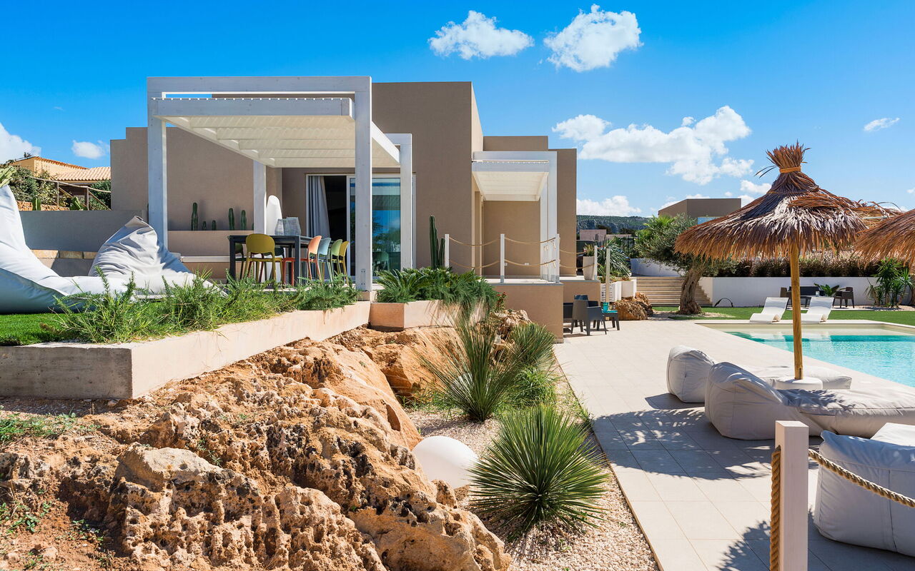 Villa Castalia: Buitenkanten, Buitenshuis, zwembad