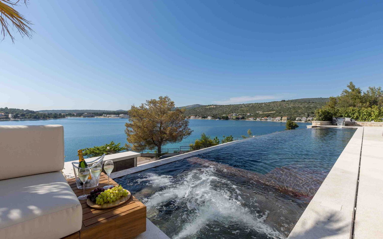 Villa Olive Vista 1: Buitenkanten, Buitenshuis, Keer bekeken, zwembad