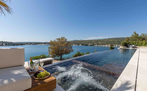 Villa Olive Vista 1: Buitenkanten, Buitenshuis, Keer bekeken, zwembad