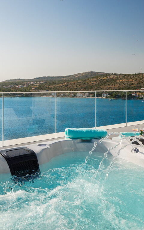 Villa Olive Vista 2: bubbelbad, Buitenkanten, Buitenshuis, Keer bekeken