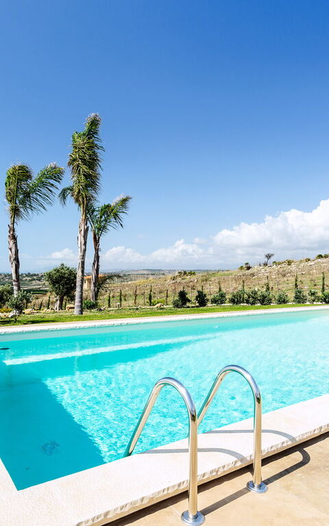 Villa Erakle: Buitenkanten, Buitenshuis, Keer bekeken, zwembad