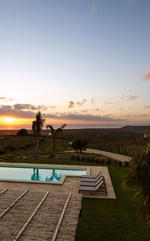 Villa Erakle: Buitenkanten, Buitenshuis, Keer bekeken