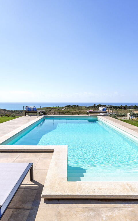 Villa Erakle: Buitenkanten, Buitenshuis, Keer bekeken, Tuin, zwembad