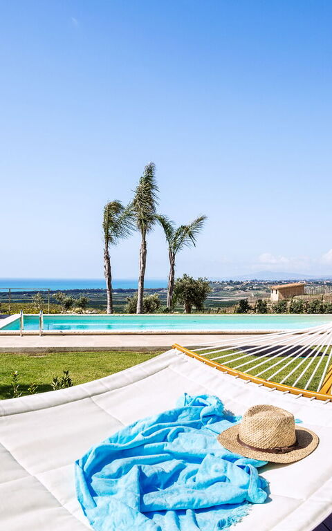 Villa Erakle: Buitenkanten, Buitenshuis, Keer bekeken, Tuin, zwembad