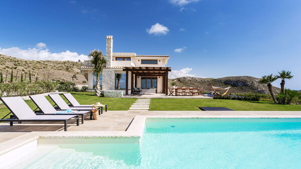 Villa Erakle: Buitenkanten, Buitenshuis, Tuin, zwembad