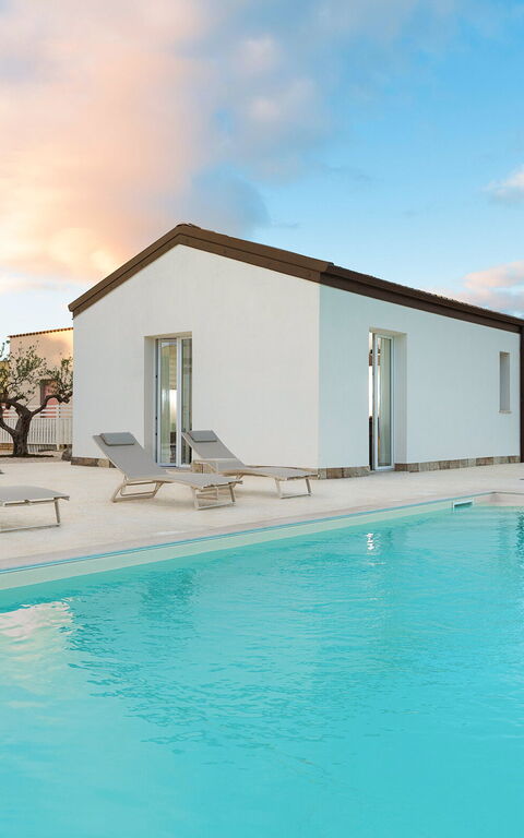 Villa Sike: Buitenkanten, Buitenshuis, zwembad