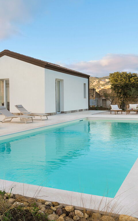 Villa Sike: Buitenkanten, Buitenshuis, Keer bekeken, zwembad