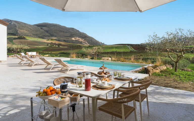 Villa Sike: Balkon / terras / patio, Buitenkanten, Buitenshuis, Keer bekeken, zwembad