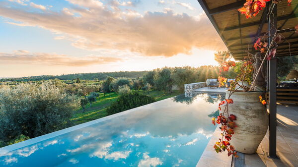 Villa Zigulotto: Buitenkanten, Buitenshuis, Keer bekeken, zwembad