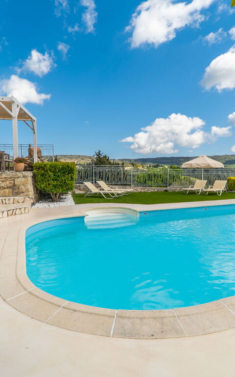 Villa Faye: Buitenshuis, Lente, Zomer, zwembad