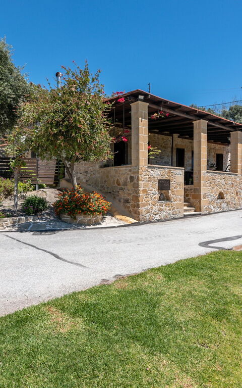 Villa Dimmare: Buitenkanten, Buitenshuis, Tuin