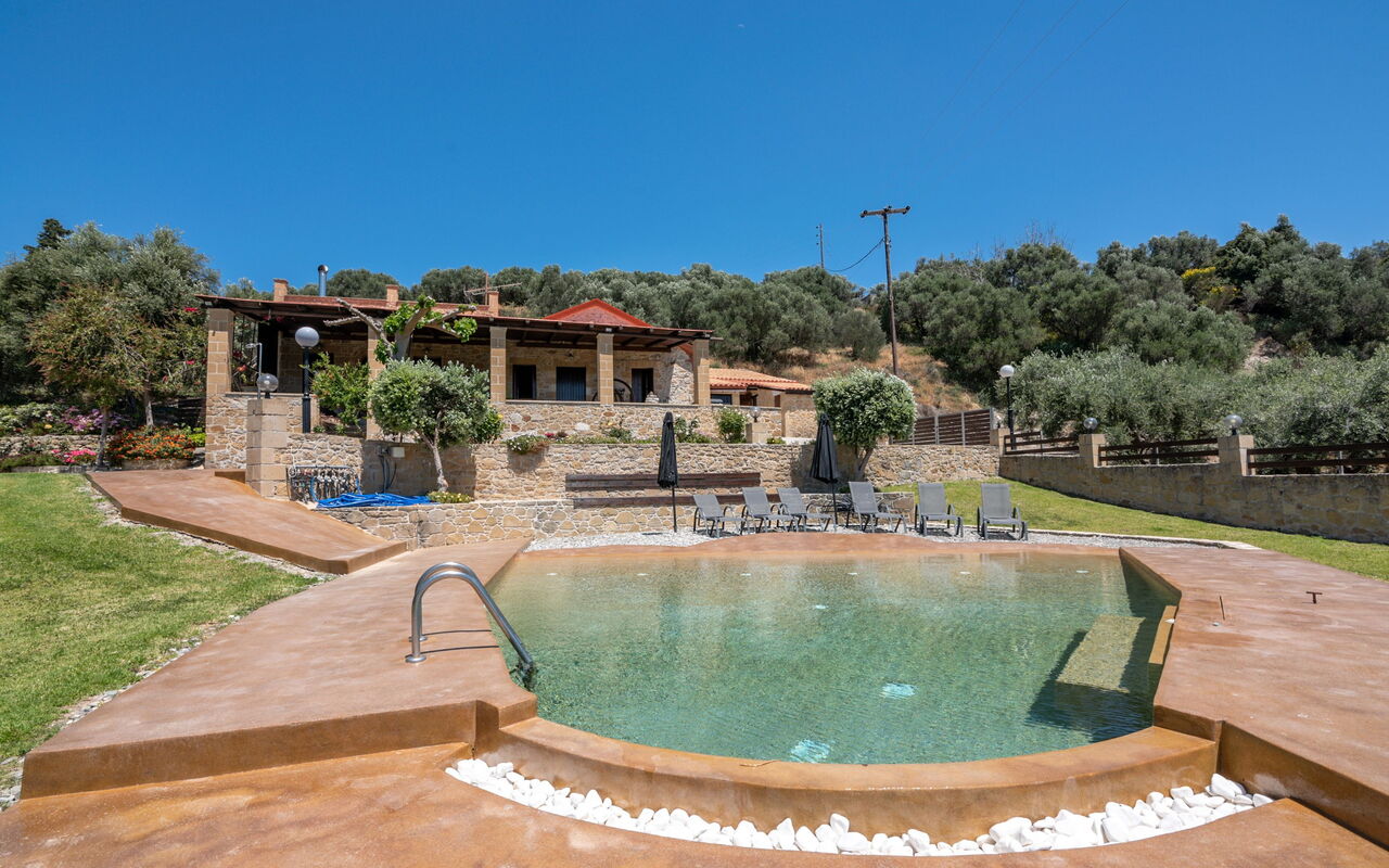 Villa Dimmare: Buitenkanten, Buitenshuis, Tuin, zwembad