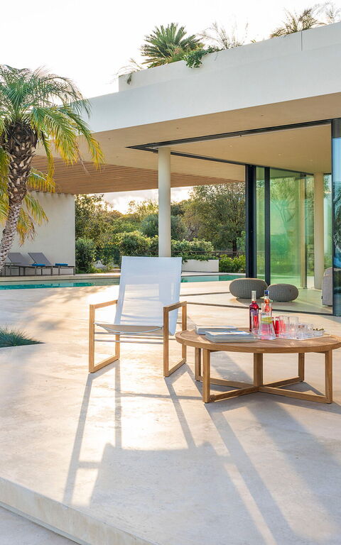 Villa Hermosa: Buitenkanten, Buitenshuis