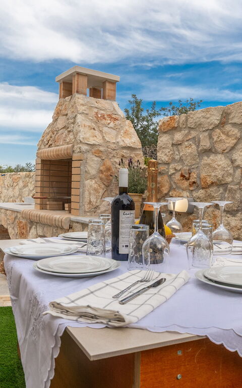 Villa Blini: Buitenkanten, Buitenshuis, Tuin