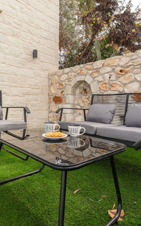 Villa Blini: Buitenkanten, Buitenshuis, Tuin