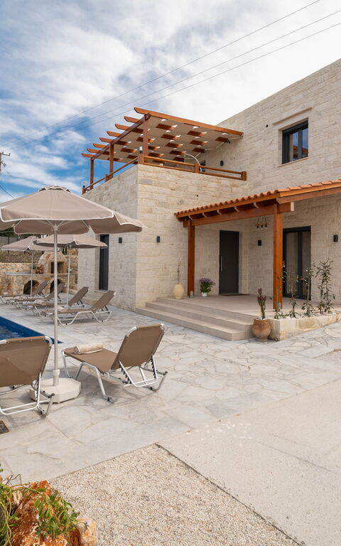 Villa Blini: Buitenkanten, Buitenshuis, zwembad