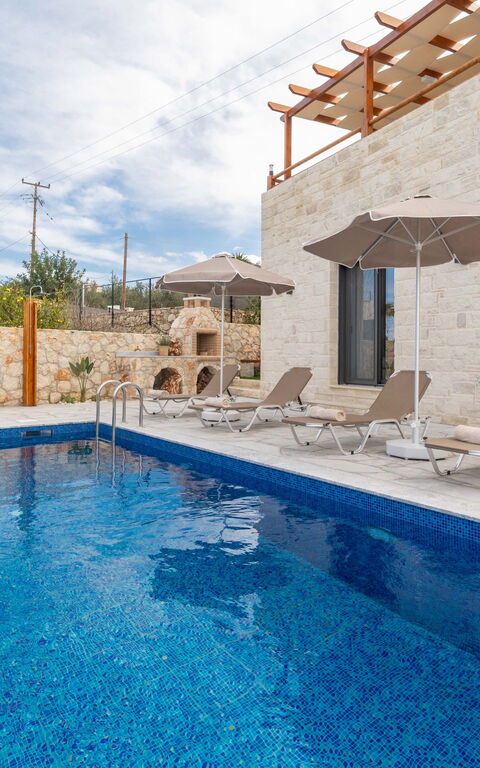 Villa Blini: Buitenkanten, Buitenshuis, zwembad