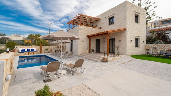 Villa Blini: Buitenkanten, Buitenshuis, zwembad