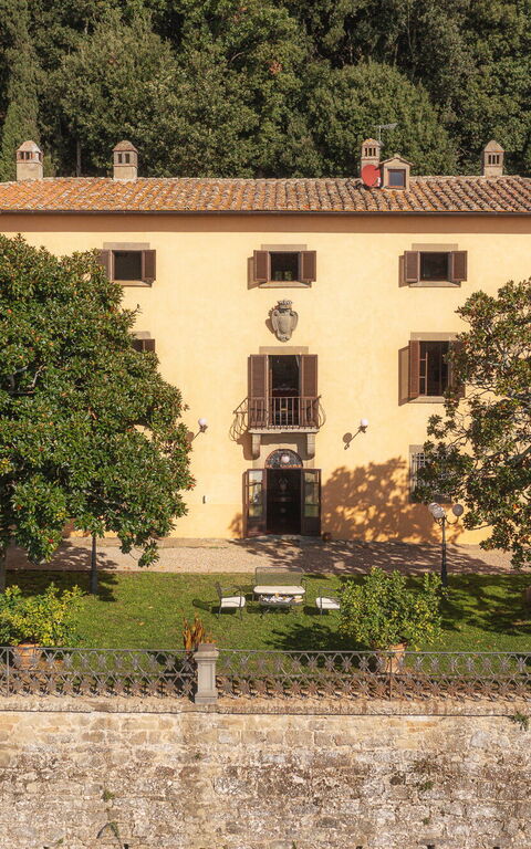 Villa Laparelli Pitti: Buitenkanten, Buitenshuis