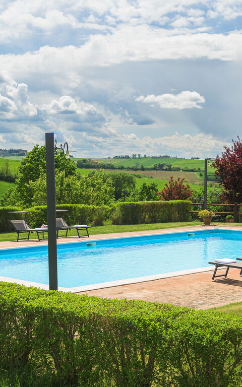 Villa la Contea: Buitenkanten, Buitenshuis, Keer bekeken, Tuin, zwembad