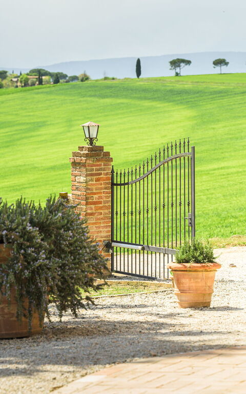 Villa la Contea: Buitenkanten, Buitenshuis, Keer bekeken